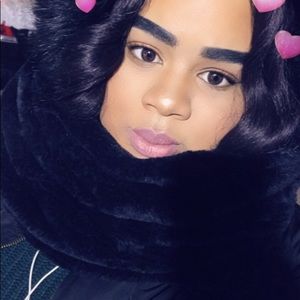 Meet your Posher, Thairis
